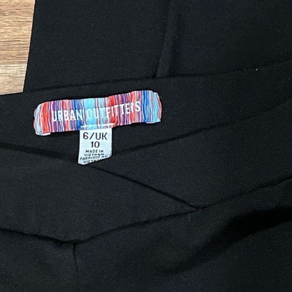 Urban Outfitters Flare Leggings Crossover Waist Size 6 - Picture 2 of 3